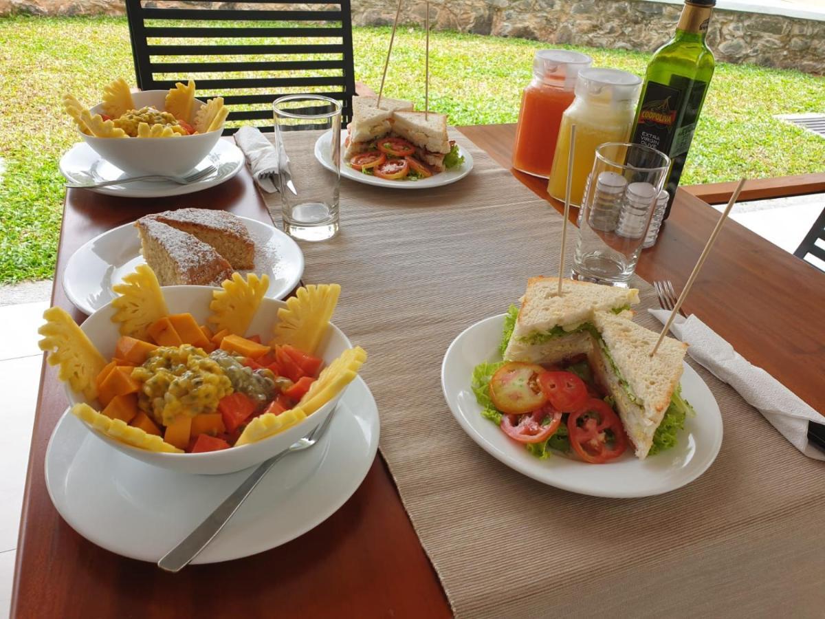 Bella Vita Hotel Aluthgama Buitenkant foto